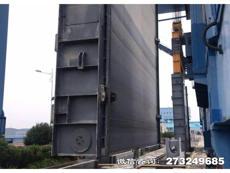 营口大坝拦水闸门